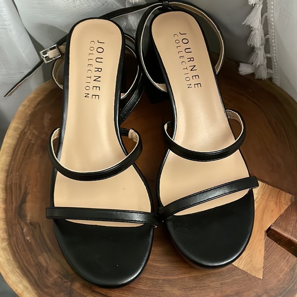 Journee Collection Size 6.5 Strappy Black Platform Sandals - Picture 2 of 4